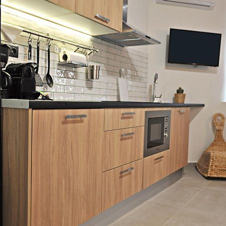 The Athenians Modern Apartments Room photo
